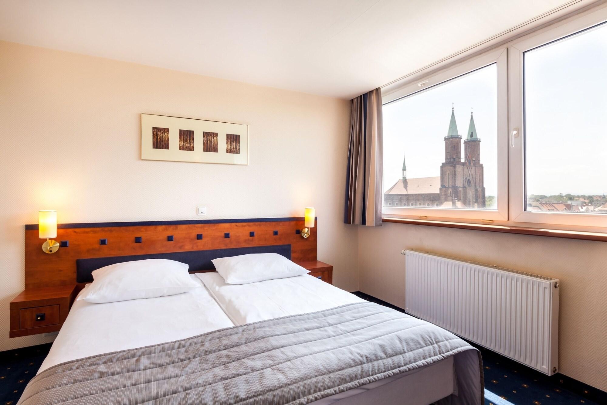 Qubus Hotel Легниця Екстер'єр фото