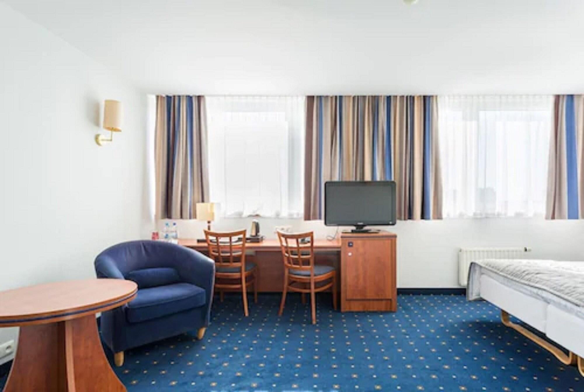 Qubus Hotel Легниця Екстер'єр фото