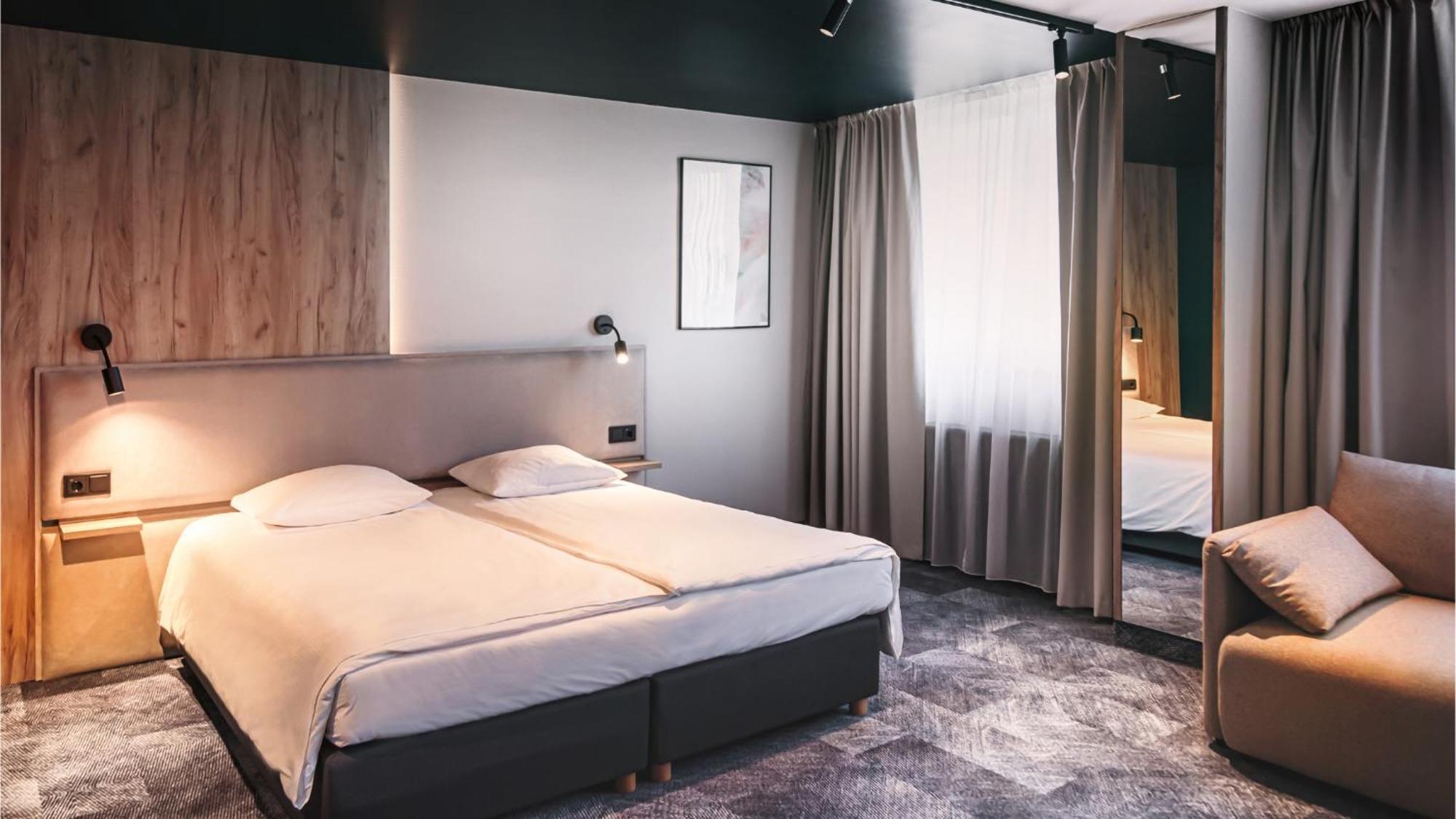 Qubus Hotel Легниця Екстер'єр фото