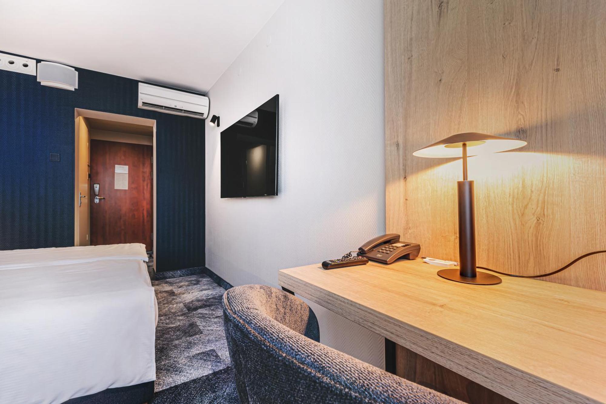 Qubus Hotel Легниця Екстер'єр фото